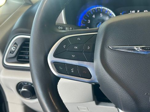 Used 2023 Chrysler Voyager LX image 34