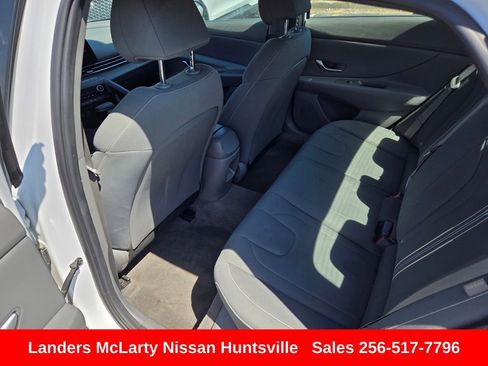 Used 2024 Hyundai Elantra SEL FWD image 14