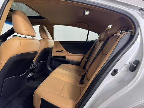 Used 2024 Lexus ES 350 w/ Premium Package FWD image 33