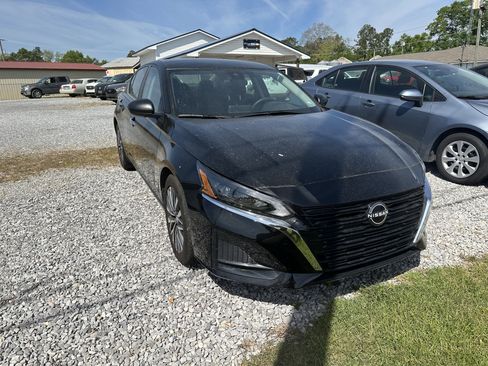 Used 2025 Nissan Altima 2.5 SV image 3