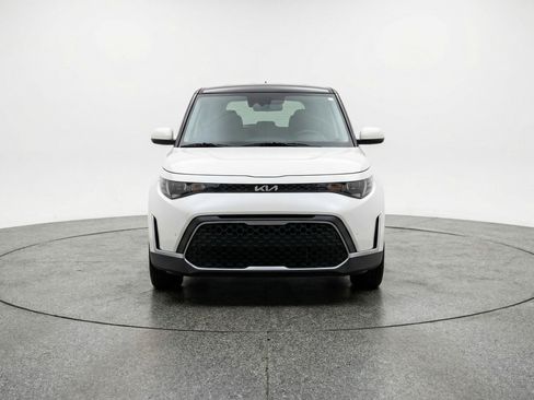 Used 2025 Kia Soul LX w/ LX Technology Package image 2