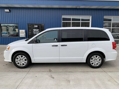 Used 2019 Dodge Grand Caravan SE w/ UConnect Hands-Free Group