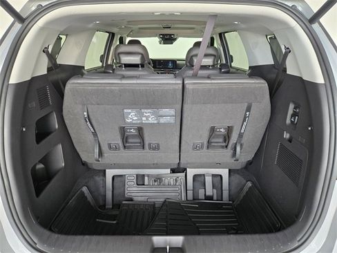 Used 2024 Kia Carnival SX Prestige image 16