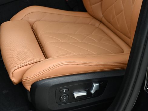 Certified 2023 BMW X6 xDrive40i w/ Parking Assistance Package image 28