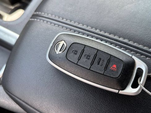 Used 2025 Nissan Sentra SV FWD image 17