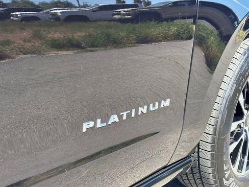 Used 2025 Ford Expedition Platinum AWD/4WD image 16