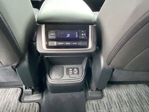 Used 2023 Subaru Ascent Premium w/ Convenience Package image 17