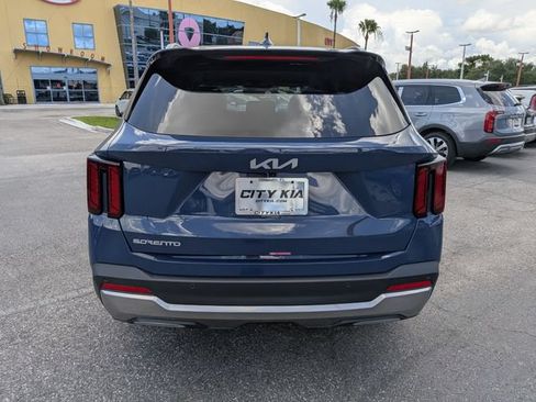 Used 2026 Kia Sorento S FWD image 4