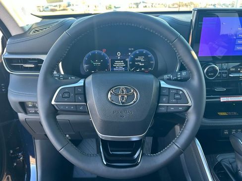 Used 2026 Toyota Highlander Platinum image 19