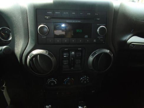 Used 2014 Jeep Wrangler Unlimited Sport w/ Quick Order Package 24S AWD/4WD image 15