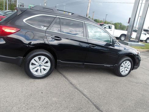 Used 2018 Subaru Outback 2.5i Premium AWD/4WD image 8