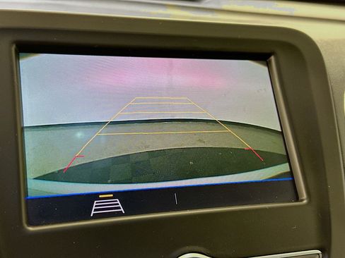 Used 2021 Chevrolet Equinox LT image 23