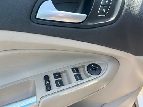 Used 2018 Ford Escape SE w/ SE Sync 3 Package FWD image 11