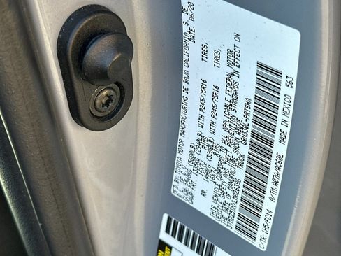 Used 2020 Toyota Tacoma SR5 RWD image 28
