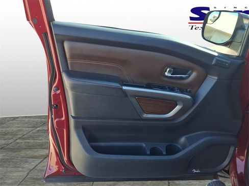 Used 2019 Nissan Titan Platinum Reserve image 9