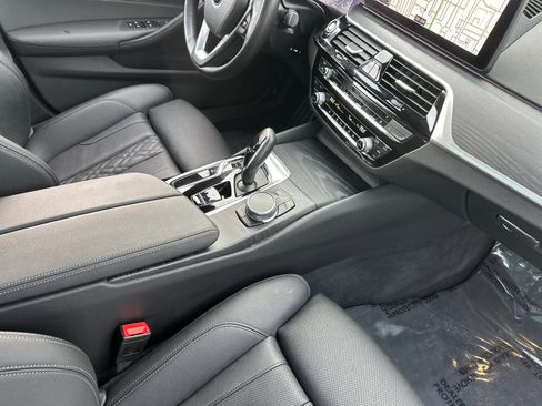 Used 2023 BMW 530e w/ Convenience Package image 15