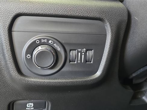 Used 2023 Jeep Grand Cherokee Laredo w/ Luxury Tech Group I AWD/4WD image 26