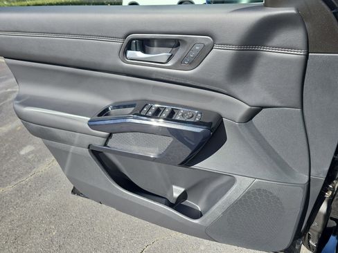 New 2026 Nissan Pathfinder Platinum FWD image 26