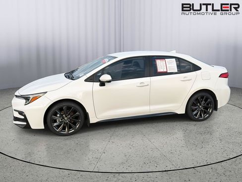 Certified 2024 Toyota Corolla SE FWD image 3