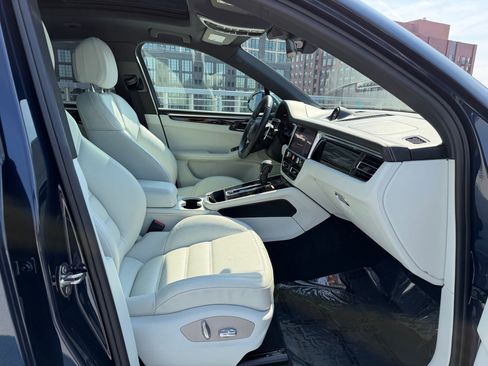 Used 2023 Porsche Macan Turbo image 15