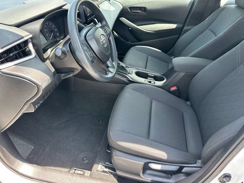 Used 2025 Toyota Corolla LE FWD image 9