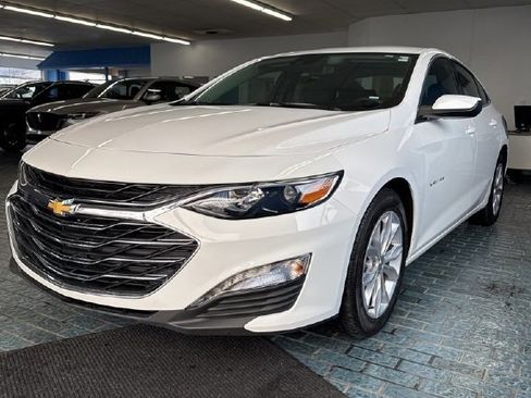 Used 2025 Chevrolet Malibu LT image 3