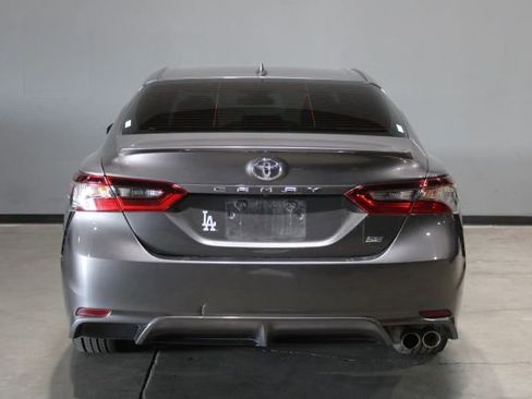 Used 2021 Toyota Camry SE image 7