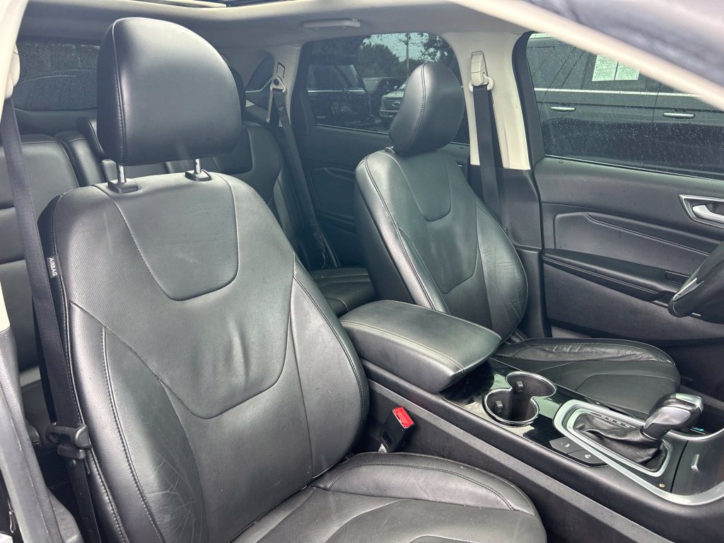 Used 2018 Ford Edge Titanium w/ Equipment Group 302A AWD/4WD image 39