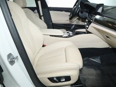 Used 2020 BMW 530i xDrive w/ Premium Package image 35