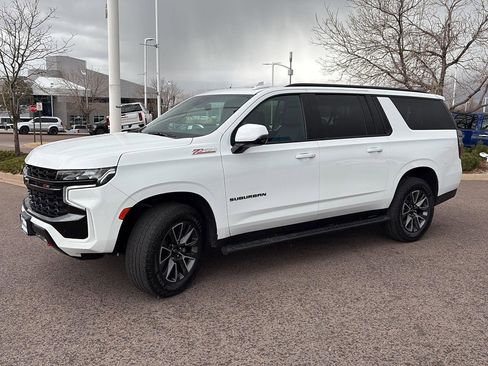 Certified 2023 Chevrolet Suburban Z71 w/ Luxury Package image 3