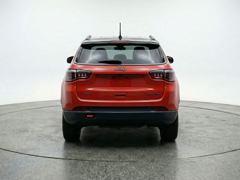 Used 2025 Jeep Compass Trailhawk AWD/4WD image 7