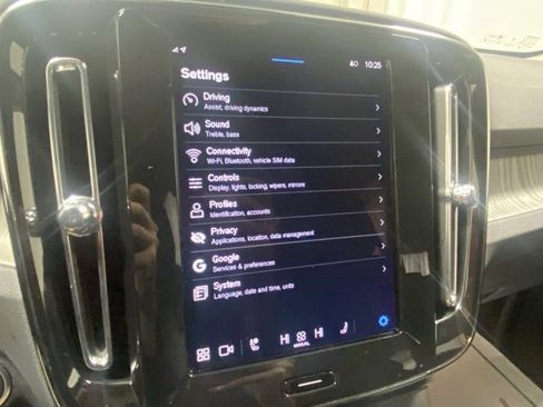 Certified 2025 Volvo XC40 B5 Core image 22