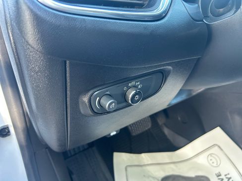 Used 2022 Chevrolet Equinox LS w/ LPO, Floor Liner Package FWD image 12