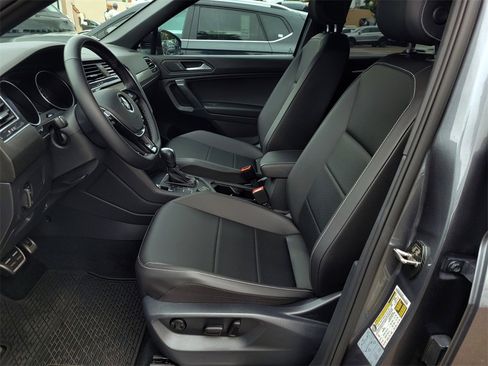 Certified 2021 Volkswagen Tiguan SE R-Line image 17