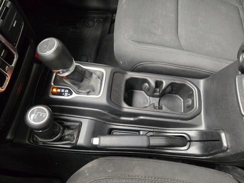 Used 2019 Jeep Wrangler Unlimited Sport S AWD/4WD image 29