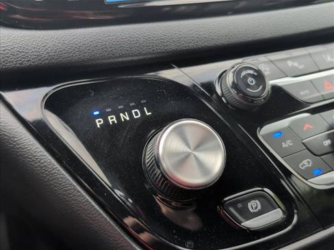 Used 2025 Chrysler Pacifica Select FWD image 16