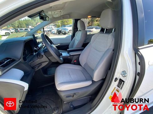 Certified 2026 Toyota Sienna LE FWD image 34