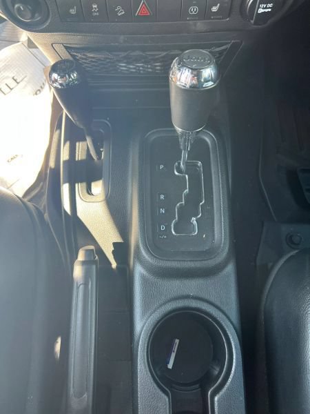 Used 2018 Jeep Wrangler Unlimited Sahara w/ Dual Top Group AWD/4WD image 22