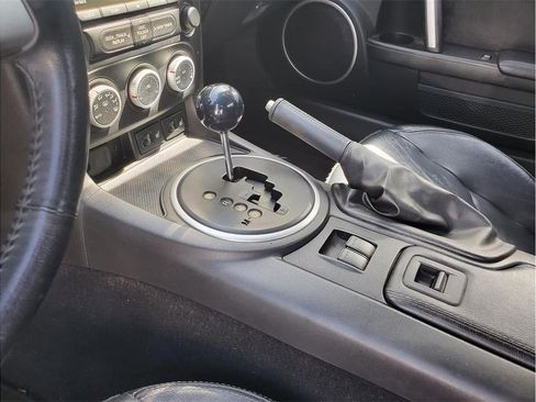 Used 2010 MAZDA MX-5 Miata Grand Touring w/ Premium Pkg RWD image 27