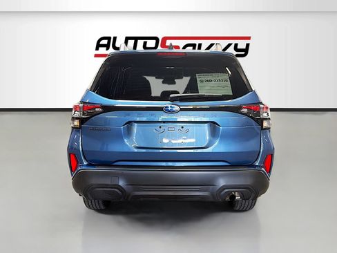 Used 2025 Subaru Forester Premium AWD/4WD image 6