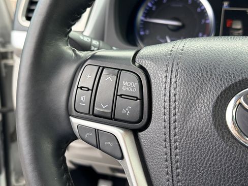 Used 2019 Toyota Highlander Limited image 22