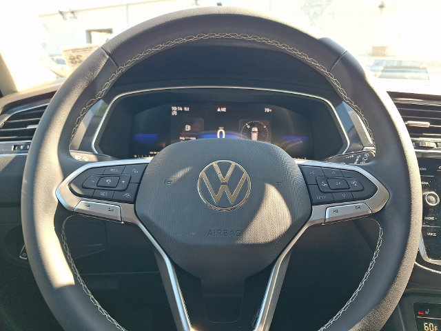 Used 2023 Volkswagen Tiguan SE AWD/4WD image 18