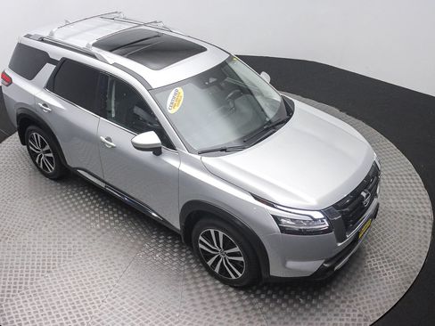 Used 2023 Nissan Pathfinder Platinum AWD/4WD image 3