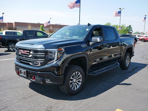 Certified 2022 GMC Sierra 1500 AT4 w/ AT4 Premium Package AWD/4WD image 4