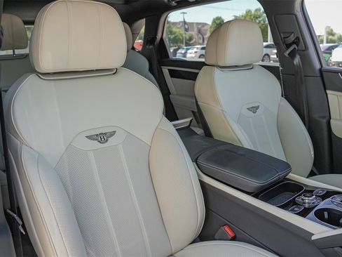 New 2025 Bentley Bentayga Extended Wheelbase image 37
