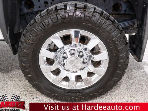 Used 2019 GMC Sierra 2500 Denali w/ Duramax Plus Package AWD/4WD image 10