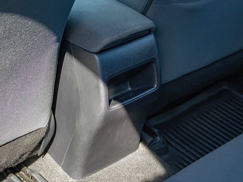 Used 2021 Toyota Corolla LE FWD image 28