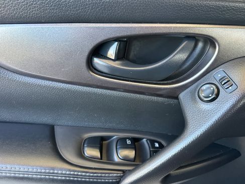 Used 2019 Nissan Rogue Sport S FWD image 12