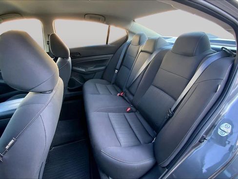 Used 2025 Nissan Altima 2.5 SV FWD image 21