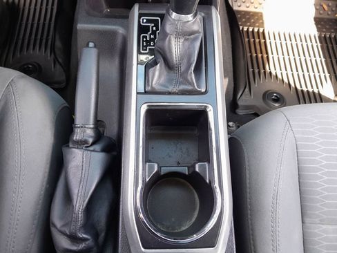 Used 2016 Toyota Tacoma SR5 w/ SR5 Appearance Package (SN) image 24